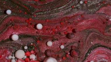 Boya sıvısı. Sıvı arka plan. Mermer su yuvarlak yağ dokusunda koyu kırmızı kestane rengi mürekkep yaratıcı sanat soyutlamasına akıyor..