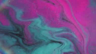 Mürekkep çözülüyor. Odaklanmamış boya dokusu. Lens ışık tayfı renk soyut arkaplan. Pembe turkuaz siyah parıltılı mermer sıvı..