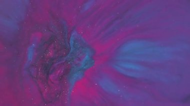 Mürekkep sıçraması. Bulanık boya karışımı. Yuvarlak renkli pigment damlası akrilik sıvıda dökülmüş. Pembe mavi neon parıldayan akış soyut arkaplan.