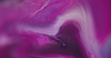 Bulanık duman boyası. Akrilik pigment. Odaklanmamış pembe renkli su buharı soyut sanat eserlerinin yaratıcı arka planında yüzen parlak sıvı..