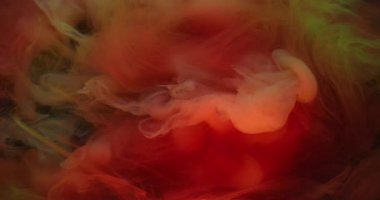 Haze patlaması. Mürekkep sisi. Bulanık pembe turuncu renkli su rengi sanat dokusu simli sis soyut koyu siyah arkaplan üzerine parçacıklar yayıyor.