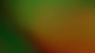 Odaklanamayan parlaklık. Renkli bulanık kaplama. Karanlık ve soyut arkaplanda parlak ışık geçişi. Eski film yansıması sanat efekti.