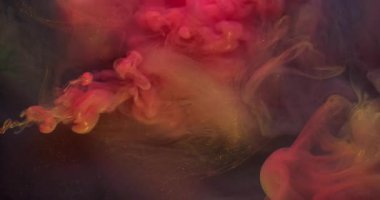 Renkli boya karışımı. Parlak doku. Odaklanamayan pembe ışıltı bulutsu parçacıkları soyut akrilik arka planda yayılıyor..