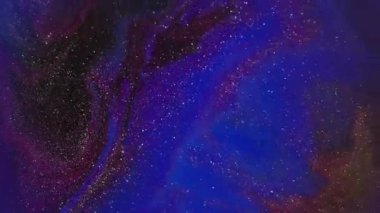 Işıldayan sıvı. Görünmez mürekkep karışımı. Odaklanmamış mavi mor renkli su parıltılı sıvı pigment soyut sanat yaratıcı arka planda yüzüyor.