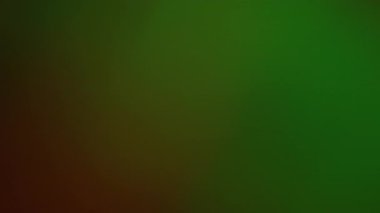 Odaklanamayan parlaklık. Yanık bulanıklığı. Soyut arka planda parlak renkli sinematik ışık. Eski film yansıması sanat efekti.