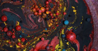 Renkli kabarcıklar. Bokeh yağı. Soyut akrilik sanat arka planında mor, kırmızı, parlak, yuvarlak, parlak, sıvı boya..