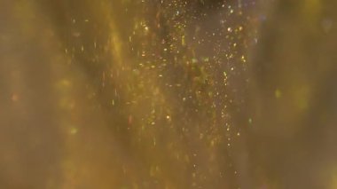 Işıldayan bulanık sıvı. Sanat pırıltısı. Toz akışı karışım mürekkep sisi emülsiyonu. Altın pulların rengi parlak desen soyut bulanık scintilla arkaplan.