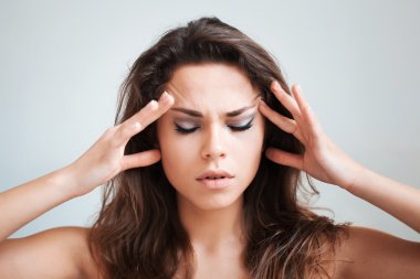 clairvoyant konsantrasyon ile düşünüyor