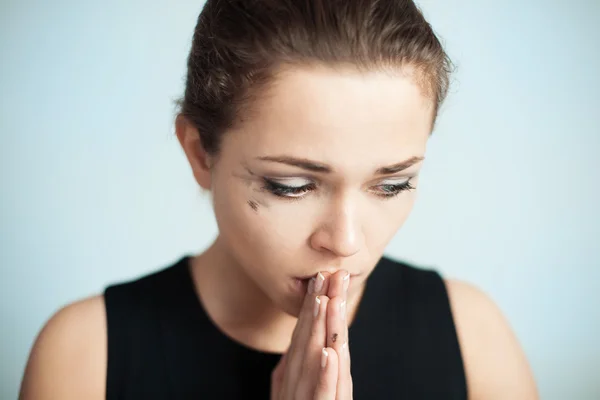 Kadın dua ediyor — Stok fotoğraf