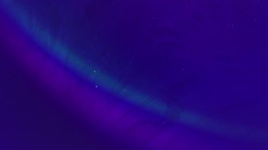 Mürekkep ışığı. Suyu boya. Odaklanmamış mor neon rengi bulutlu gökkuşağı akışı soyut sanat arka planına yayılan sıvı damlası.