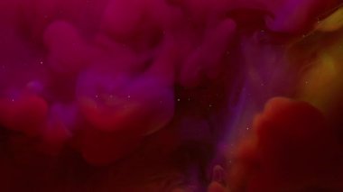Sanat sisi. Hipnoz sıvısı. Mor kırmızı turuncu puf, kıvrımlı kıvrımlı, soyut mürekkep parlayan su karışımı. Renk bulanık parlak gökkuşağı ışın arkaplanı.