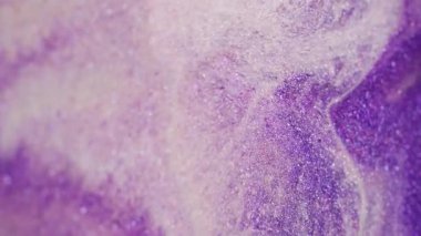 Köpüklü sıvı. Parlak mürekkep karışımı. Odaklanmamış mor beyaz renk parçacıkları karışık dalga soyut sanat arkaplanı.