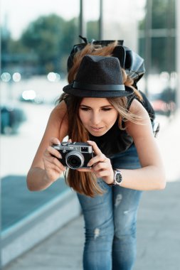 turist fotoğrafları aynasızlar dijital kamera ile.