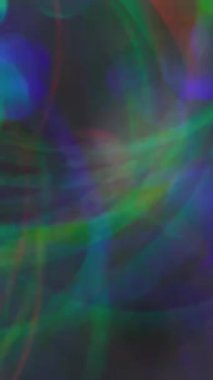 Dikey video. Kaleydoskop daireleri. Bulanık pürüzsüz doku. Bokeh ışık soyut zemin üzerinde yuvarlak mavi mercek parlaklığı.