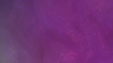 Parıltılı boya. Parlak sıvı. Soyut yaratıcı akrilik neon sanat arka planında sönük mor renkli parıldayan doku.