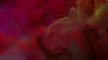 Boya bulutu. Mürekkep buharı. Mor kırmızı çözünmüş akıntı, su arka planında çözülüyor. Soyut renkli kurgu parlayan duman damlası sızıntısı dokusu.