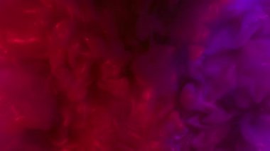 Pırıl pırıl. Parıltı karışımı. Kırmızı mor menekşe mürekkep patlaması fırtına dalgası. Su arka planında floresan rengi sızıntısı.