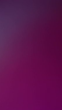 Dikey video. Neon ışığı sızıntısı. Yansıma merceği bulanıklığı. Renkli odağını kaybetmiş flaş flaşlar. Mor mavi beyaz spektrum etkisi soyut arkaplan.