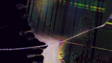 Statik sıçrama. Ekran bozulması. Sarı koyu siyah renk gürültü gökkuşağı titreşimi kırık dalgalar pembe çizgiler desen soyut arka plan üzerinde sıvı kristal.