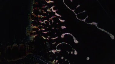 Piksel dalgası. Renk bozulması. Mor sarı sıçrama, parlayan gürültü, film efektleri, kara sanatın soyut arka planı..