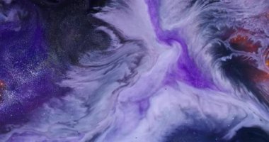 Işıldayan sıvı. Pigment girdabı. Renkli sıvı karışımı. Parlak mor mor beyaz boya akışı. Neon akrilik mürekkep kıvrımlı soyut arkaplan.