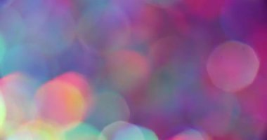 Bulanık daireler. Neon ışığı. Mor pembe turuncu renkli mercek parlak gökkuşağı yuvarlak desen soyut, parlak bokeh arka planda parlıyor.