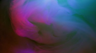 Akrilik mürekkep karışımı. Renkli bulut dokusu. Odaklanmamış mavi mor sıçrama girdap buhar parıltısı neon suyu soyut sanat arka planına yayılıyor..