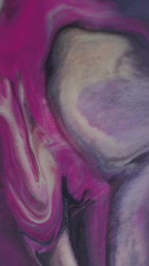 Dikey video. Odaklanamayan parlak emülsiyon. Prizma sıvısı. Kürenin üzerindeki pembe beyaz, parıldayan sıvı grunge sızıntısı mercek soyut arkaplan boyası karışımı.