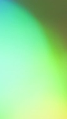 Dikey video. Odaklanamayan ışık lensi. Film parıltısı. Renkli ışıltı sinematik eski optik efekt. Soyut yeşil ışın arkaplanı kaplaması.