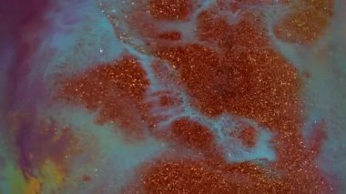 Mürekkep sıvısı. Görüntü pırıltısı sanatı. Odaklanmamış turuncu renkli su, sıvı toz, soyut yaratıcı arka planda akrilik dokuyu simler..