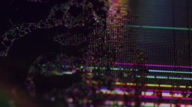 Dijital piksel. Hata ekranı. TV monitöründeki odaksız hasar dokusu gürültüsü renk dalgaları bilgisayar arkaplanındaki statik grafik sıvısını etkiler.