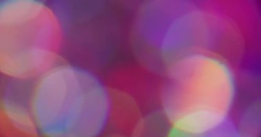 Bokeh dokusu. İşaret fişeği. Soyut sanat arka planında bulanık, pembe, neon renkli, gökkuşağı yuvarlak, görsel, parlak bir parıltı..