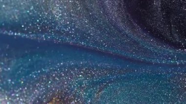 Parlak pigment. Akan sanat. Odaklanmamış mavi, sarı, parlak, parlak mürekkep damlacıkları soyut arka planda dökülüyor..