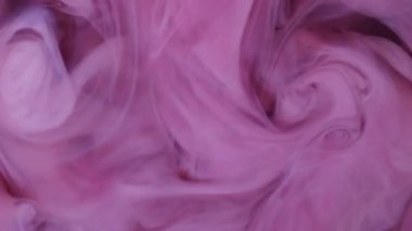 Sis mürekkebi. Bulanık buhar dokusu. Soyut sanat üzerine odaksız pembe renkli patlama akışı karışım duman tozu koyu siyah arkaplan.