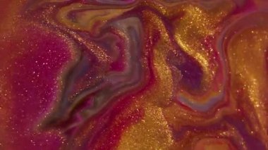 Parılda. Bulanık mürekkep. Odaklanmamış altın sarısı, mor, ışıl ışıl su dokusu sıvı, soyut sanat arka planında hareket ediyor..