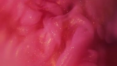 Su altı boya damlası. Mürekkep arkaplanı. Odaklanmamış pembe turuncu renkli parlak duman akrilik sanat soyutlamasına yayılan sim sıvısı..