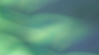 Odaklanamayan fütüristik sızıntı. Yansıma lensi. Mavi yeşil sarı parlak dalga floresan renk ışık akışını soyut neon arkaplanı karıştırıyor.