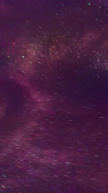 Dikey video. Parlak bulanık boya. Parlak ışık. Odaklanmamış mor eflatun rengi parlak doku soyut sanat arka planında ışıl ışıl parlıyor ve bokeh etkisi var..