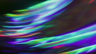 Odaklanamayan holografik ışık. Spektrum parıltısı. Siyah arkaplanda soyut kırmızı mor yeşil parlaklığı olan parlak neon ışınları..