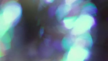Bulanık lens sızıntısı. İşaret fişeği karışımı. Gökkuşağı ışıltılı bokeh ışık karışımı renk. Sanat prizması parıldayan doku soyut neon ışıltı arkaplanı.