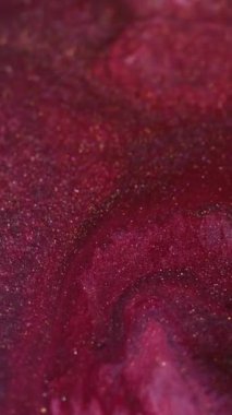 Dikey video. Köpüklü sıvı. Parlak mürekkep karışımı. Odaklanmamış kırmızı pembe renk parçacıkları dokusu karışık dalga soyut sanat arkaplanı.