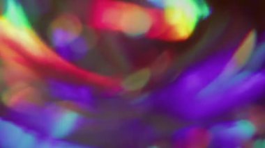 Odaklanmamış lens dokusu. Dereceli yansıma. Koyu arkaplanda flüoresan renkli bir çember. Bulanık holografik neon optik etkisi.