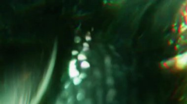 Odaklanamayan doğal doku. Işık soyutlaması. Aydınlatılmış görsel bokeh sanat arka planında parlak yeşil renkli optik ışıltı.