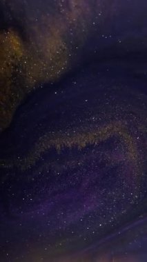 Dikey video. Mermer parlak boya. Parlak bulanık bir doku. Soyut arkaplanda odaksız mavi sarı çok renkli su.