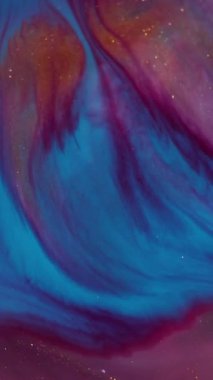 Dikey video. Parıltı boya. Bulanık mürekkep dalgası. Odaklanmamış mavi turuncu mor renkli sıvı sim desenli su soyut sanat akrilik zemin üzerinde.