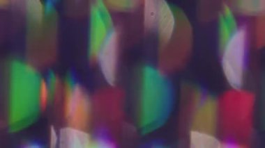 Bokeh parlıyor. Pırıl pırıl. Soyut sanat arka planında mor yeşil neon renkli parlak parlak parlak gökkuşağı optik ışık.