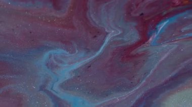 Boya dokusunu karıştır. Renkli mermer sanat. Soyut bokeh arkaplan üzerinde parlayan mavi kırmızı parlak mürekkep pigmenti..