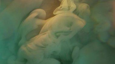 Buhar dalgası. Mürekkep dokusu karışımı. Bulanık mavi gökkuşağı bulutu simleri akrilik ışıltılı parçacıklar soyut sanat arka planına yayılıyor.