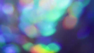 Odaklanamayan parlaklık. Renkli sızıntı bulanıklığı. Işıldayan spektrum daireleri dönen alevler gibidir. Gradyan neon ışını yansıması soyut arkaplan.