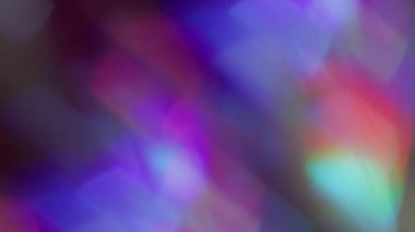 Spektrum lens bulanıklığı. Işıl ışıl parlıyor. Kırmızı yeşil kıvılcımlar siyah arkaplanda akar. Renkli kiriş soyut sanat dokusunu dağıttı.